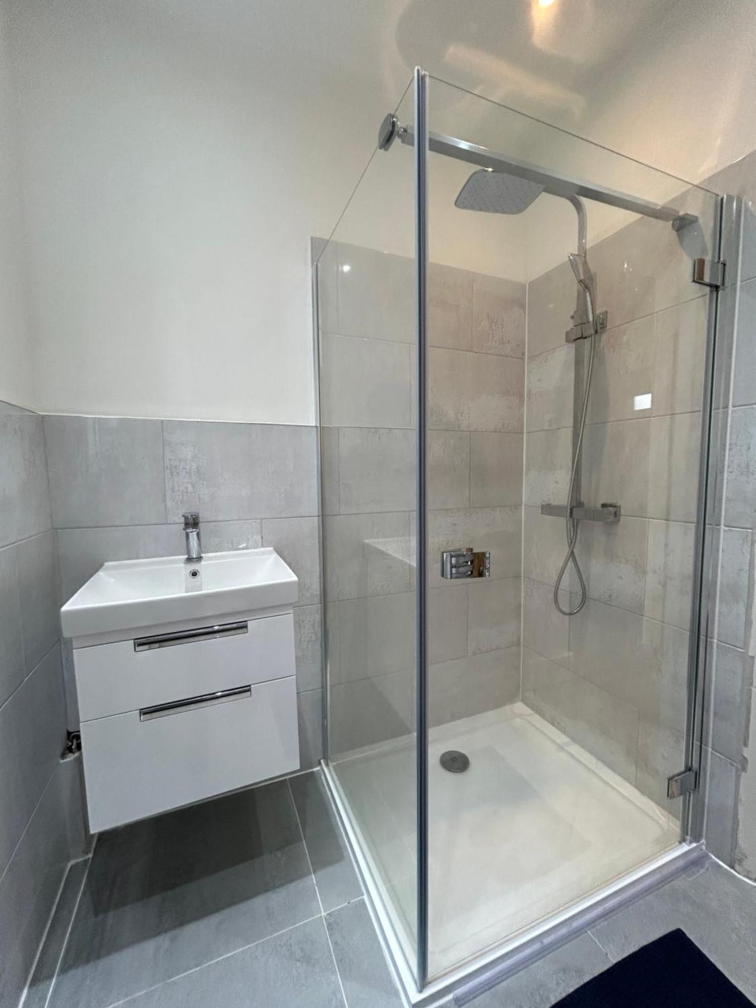 Spacious Battersea Rooms And Apartments London Room photo