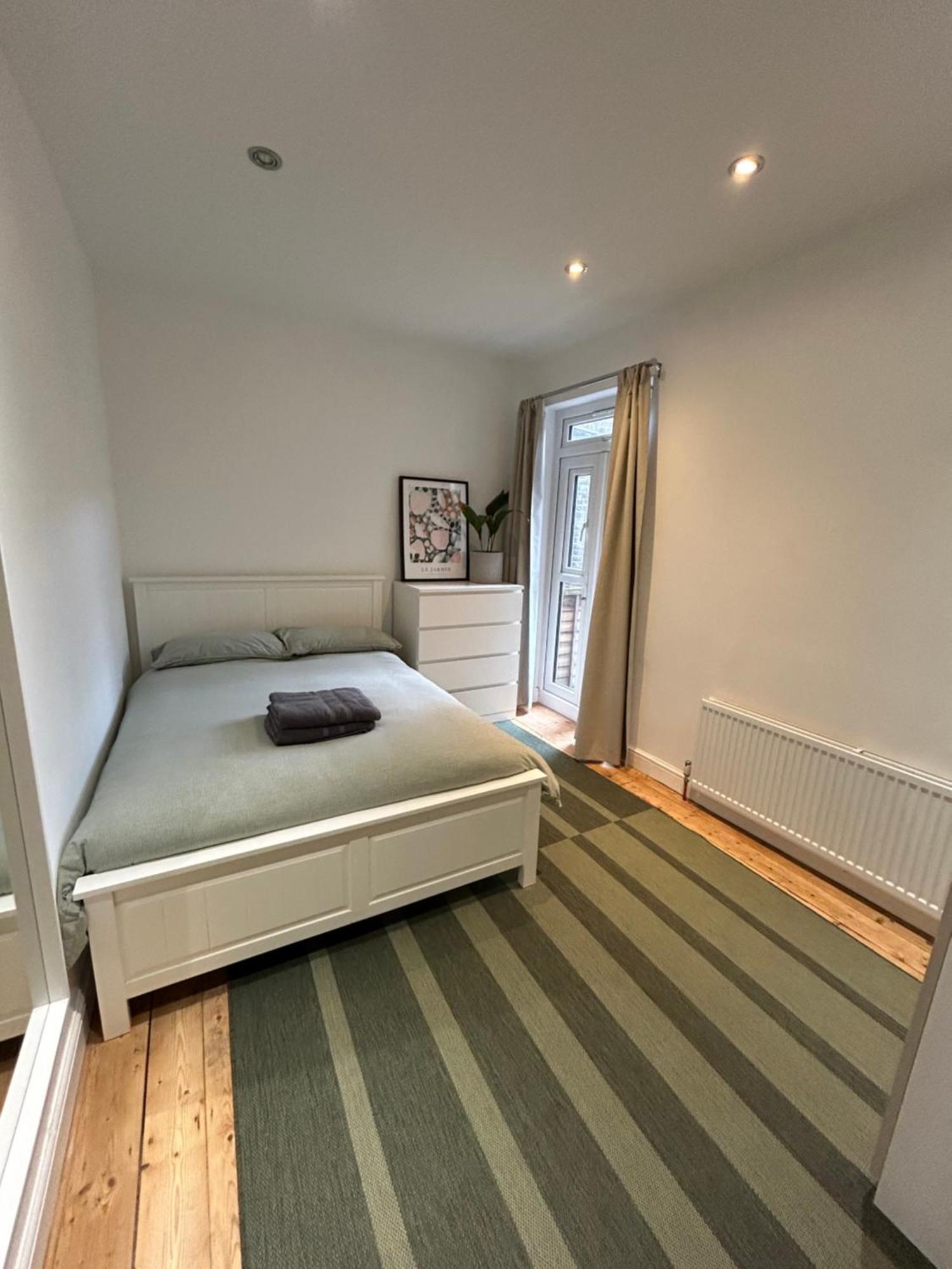 Spacious Battersea Rooms And Apartments London Room photo