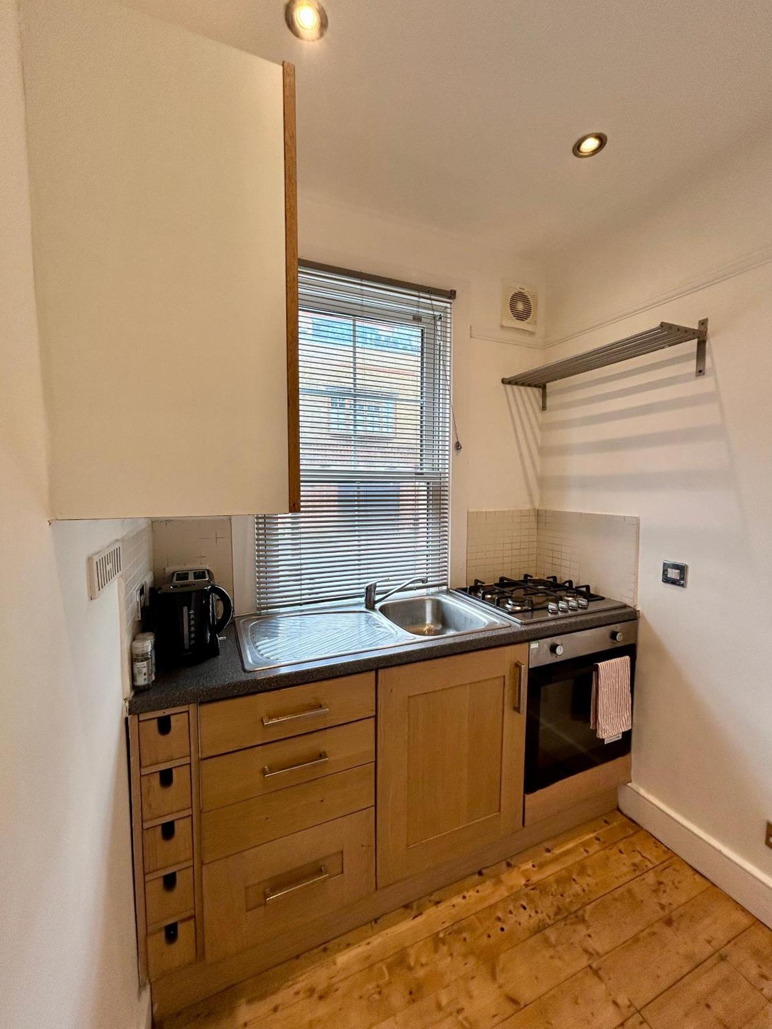 Spacious Battersea Rooms And Apartments London Room photo