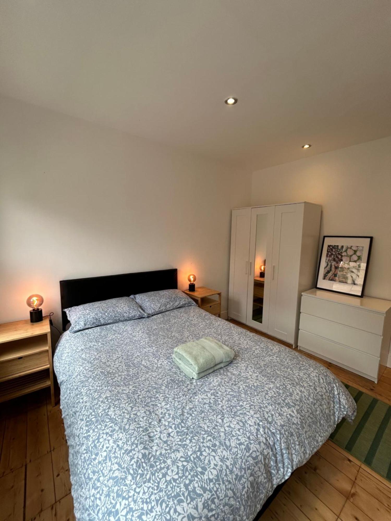 Spacious Battersea Rooms And Apartments London Room photo