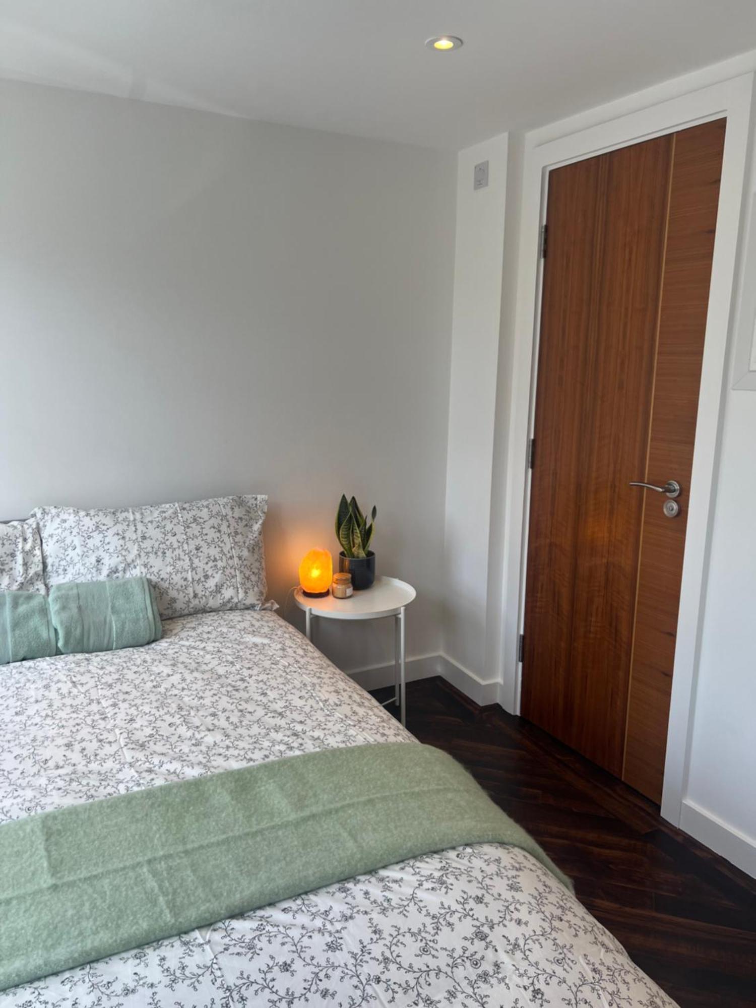 Spacious Battersea Rooms And Apartments London Exterior photo