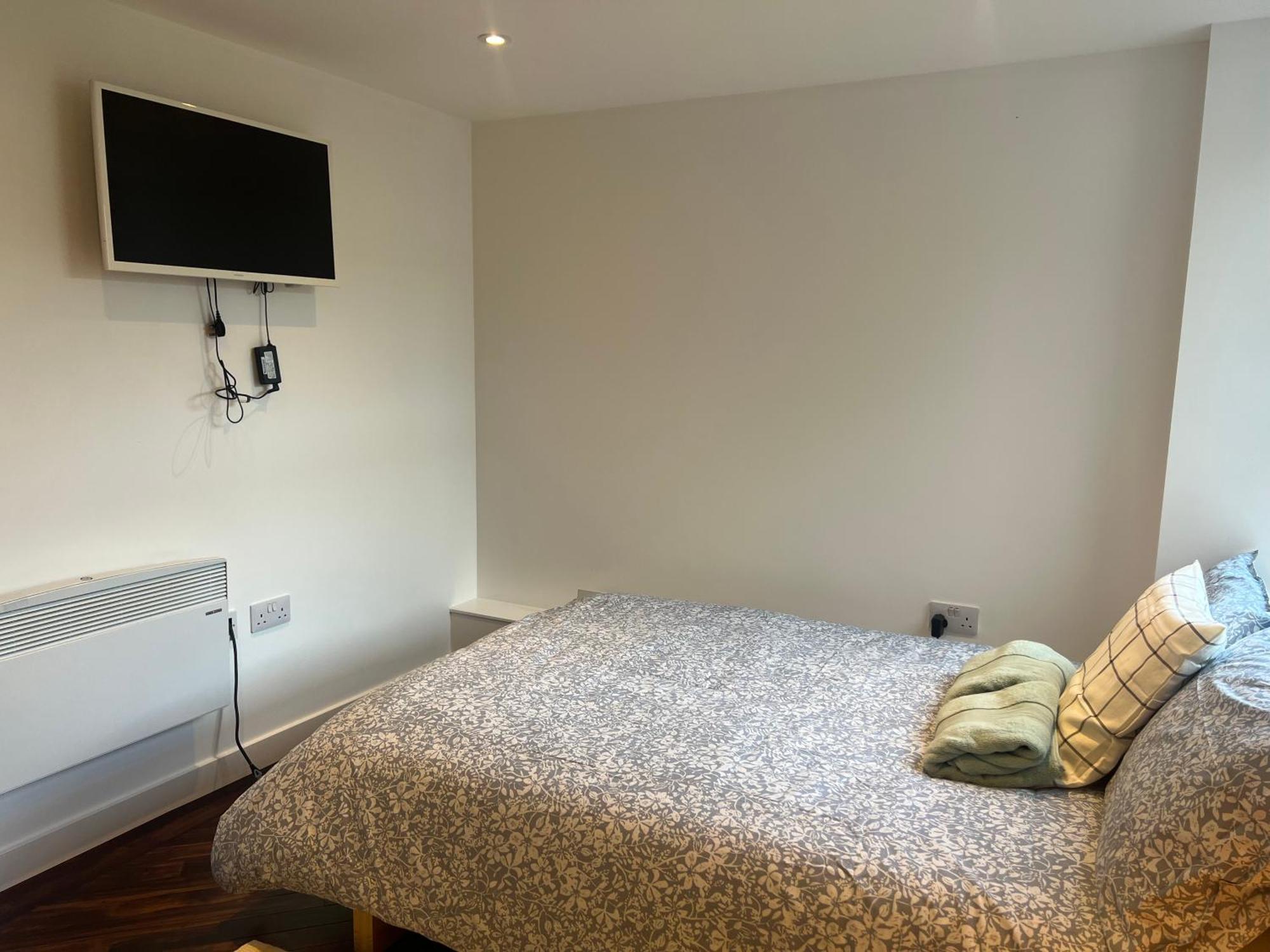 Spacious Battersea Rooms And Apartments London Exterior photo