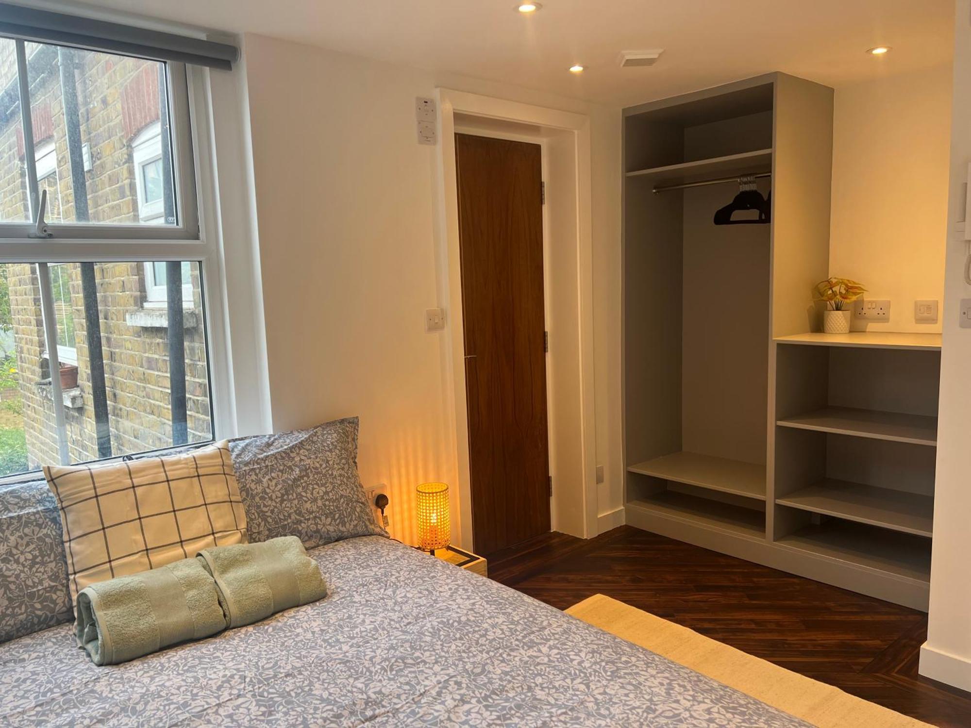 Spacious Battersea Rooms And Apartments London Exterior photo