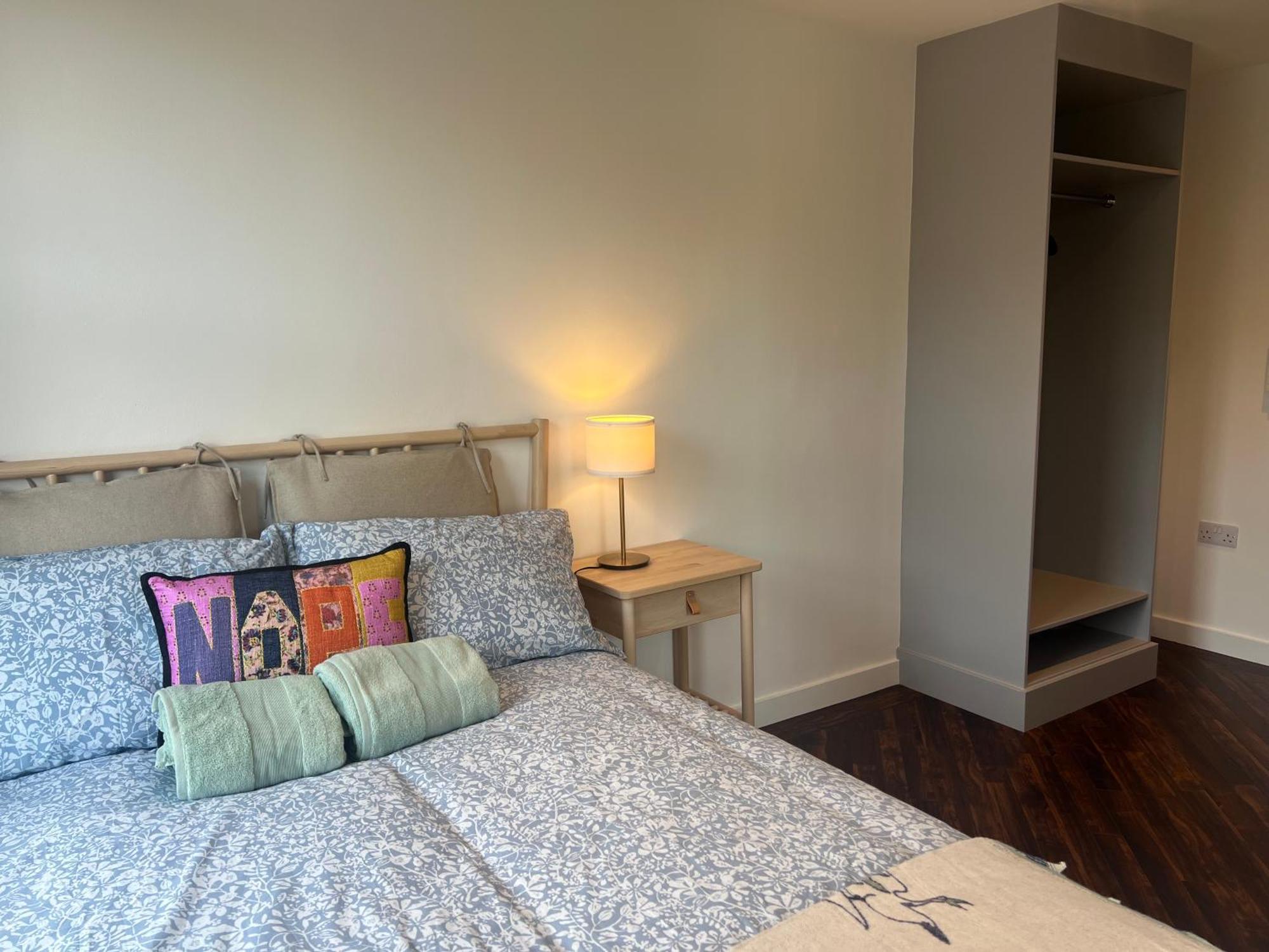 Spacious Battersea Rooms And Apartments London Exterior photo