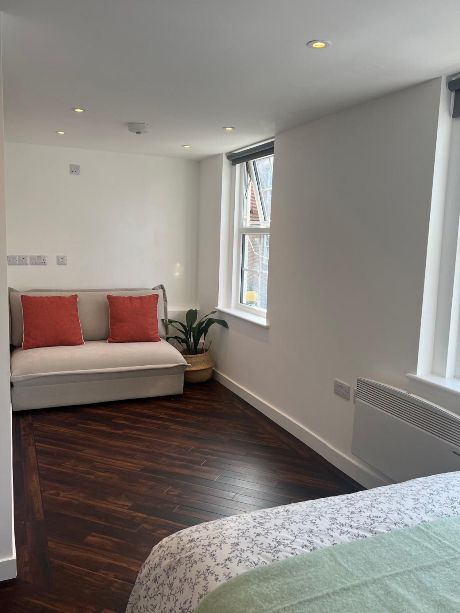 Spacious Battersea Rooms And Apartments London Exterior photo